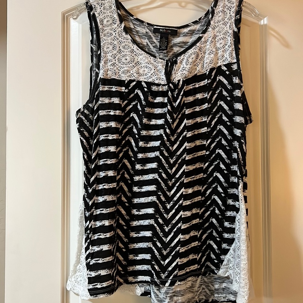 Women’s Large Black & White Cotton Top w/Lace cutouts